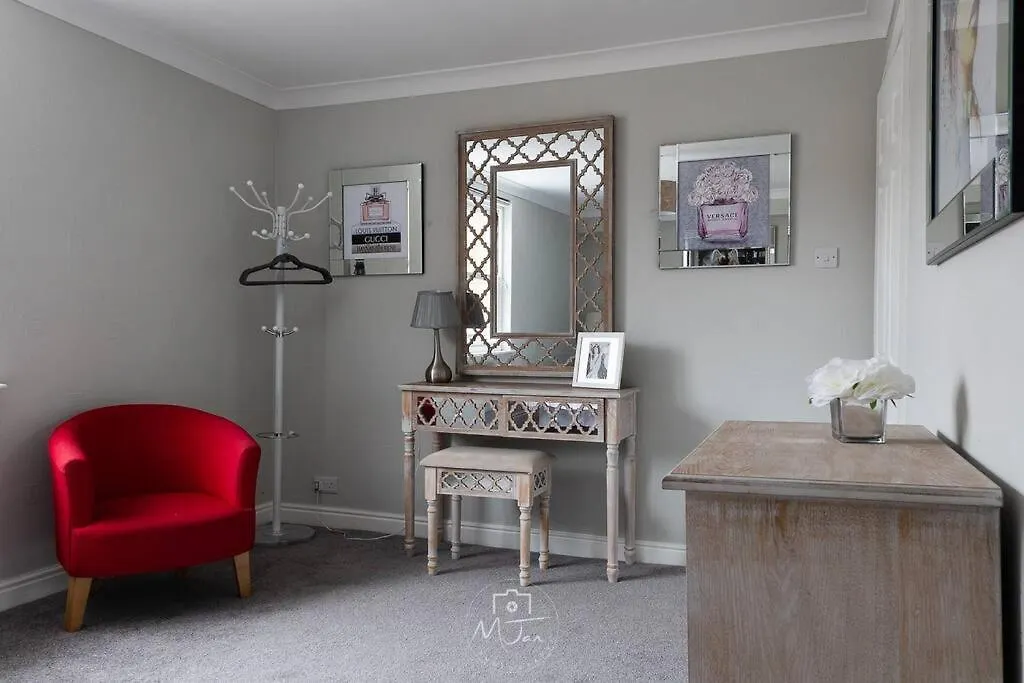Flamingo - Two-Bed Apartment With Seaview , Great Location Scarborough