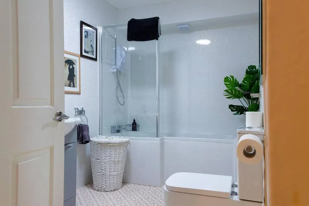 Flamingo - Two-Bed Apartment With Seaview , Great Location Scarborough