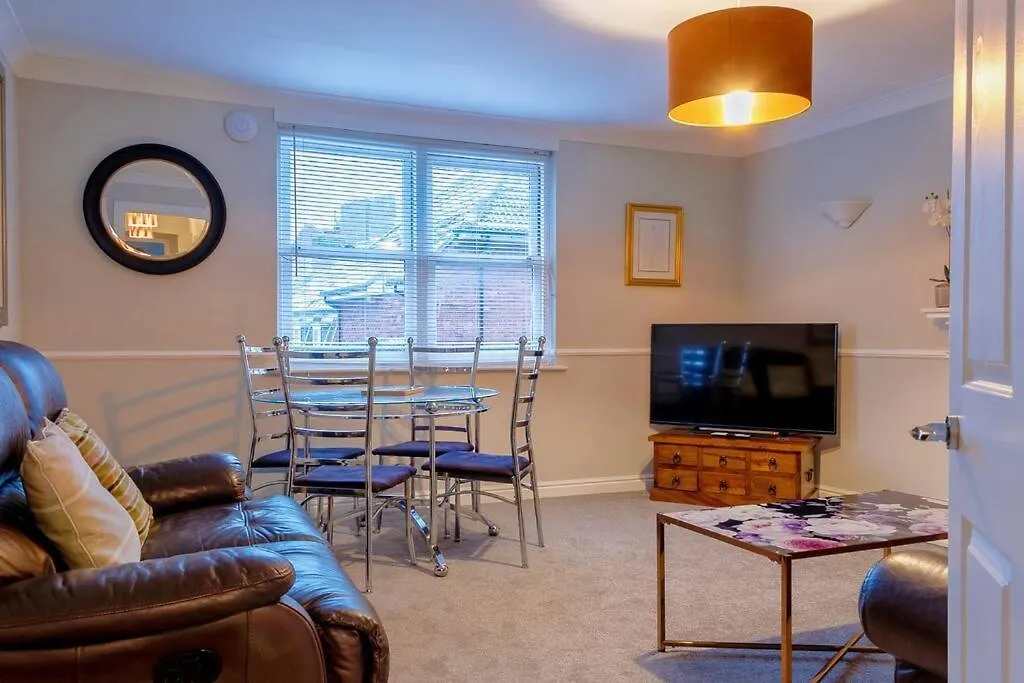 Flamingo - Two-Bed Apartment With Seaview , Great Location Scarborough
