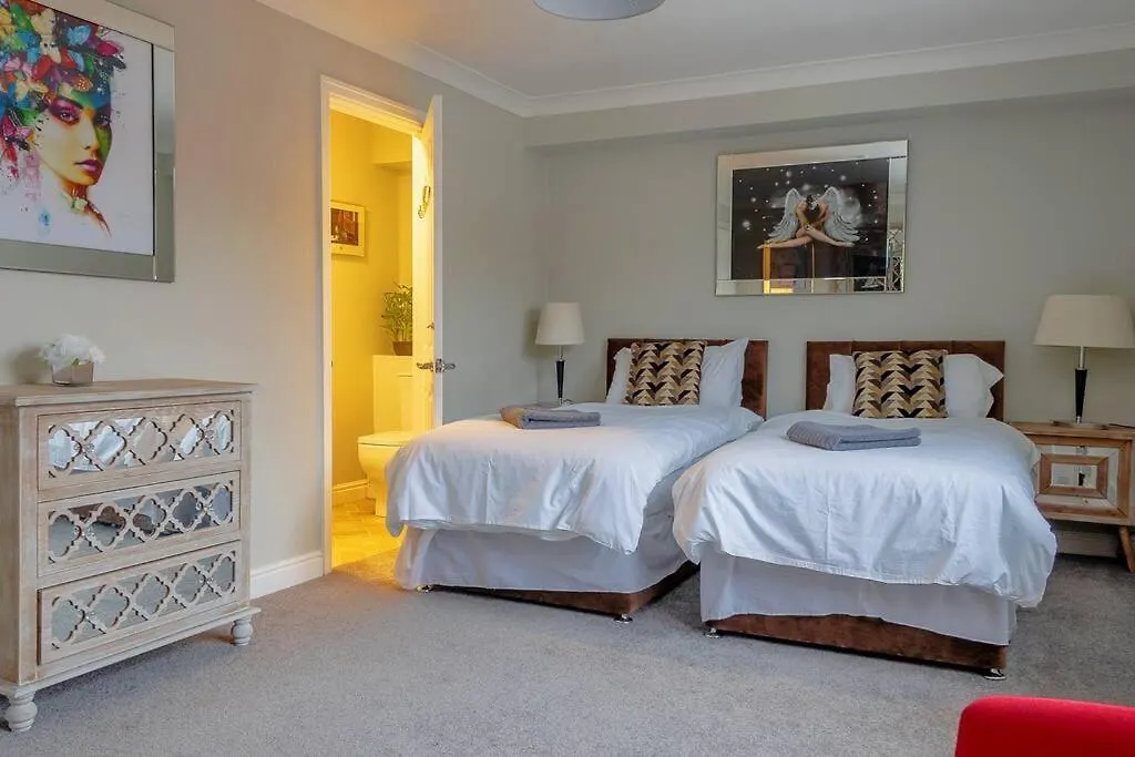 Flamingo - Two-Bed Apartment With Seaview , Great Location Scarborough