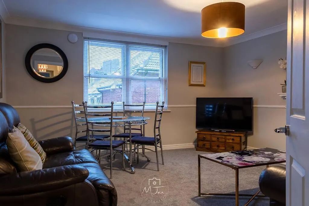 Flamingo - Two-Bed Apartment With Seaview , Great Location Scarborough