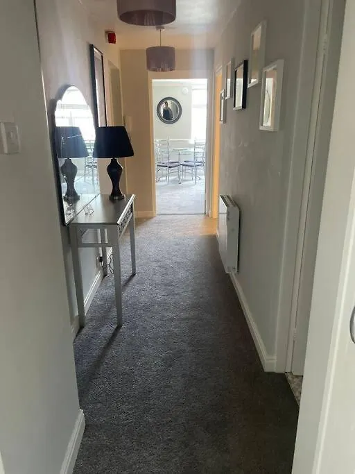 Flamingo - Two-Bed Apartment With Seaview , Great Location سكرابورو المملكة المتحدة