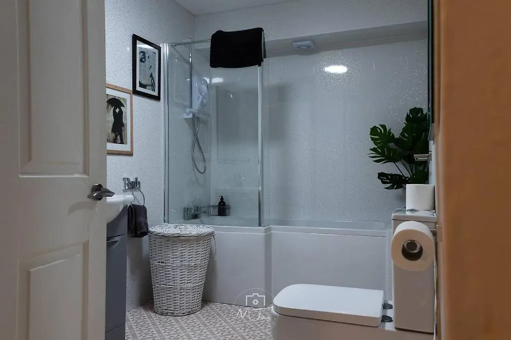 Flamingo - Two-Bed Apartment With Seaview , Great Location سكرابورو