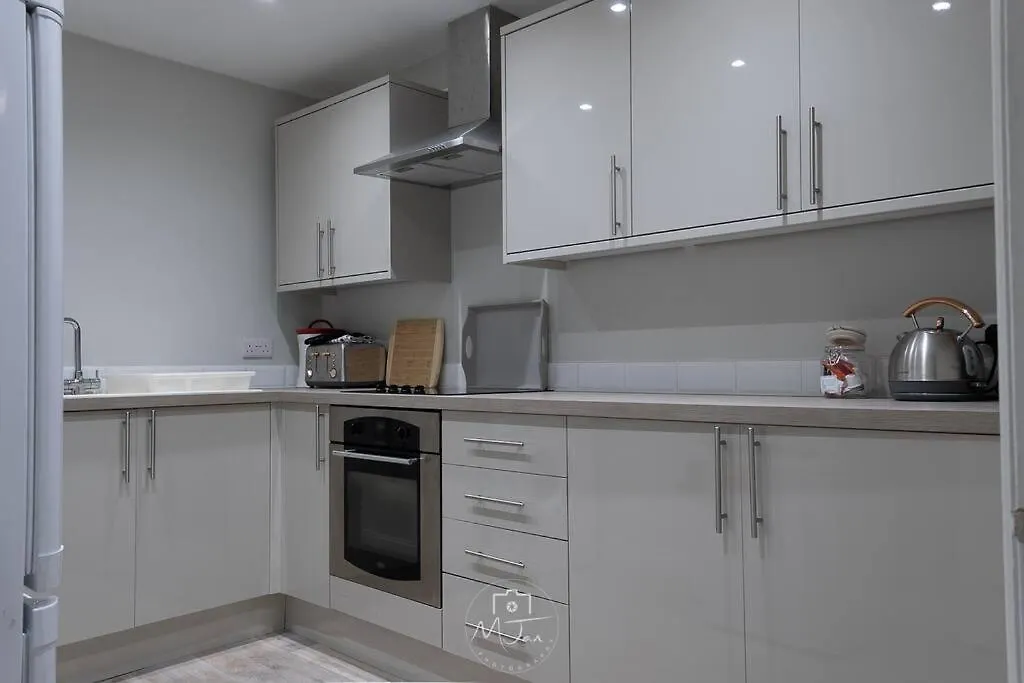 Flamingo - Two-Bed Apartment With Seaview , Great Location location